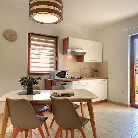 Apartment Spacious With Private Terrace And Garden