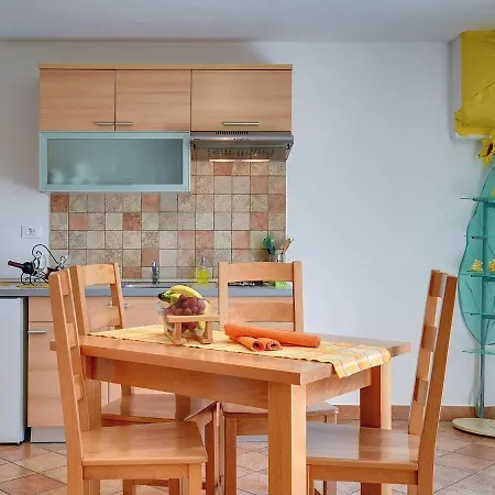 Spacious With Private Terrace And Garden * Pula