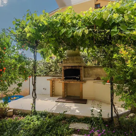 Apartment Spacious With Private Terrace And Garden *