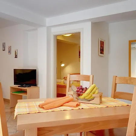 Apartment Spacious With Private Terrace And Garden
