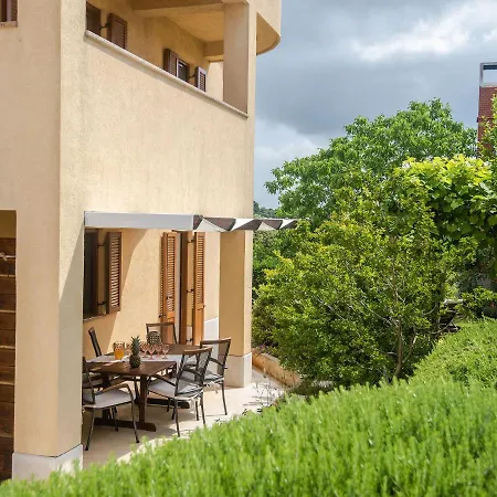 Apartment Spacious With Private Terrace And Garden *