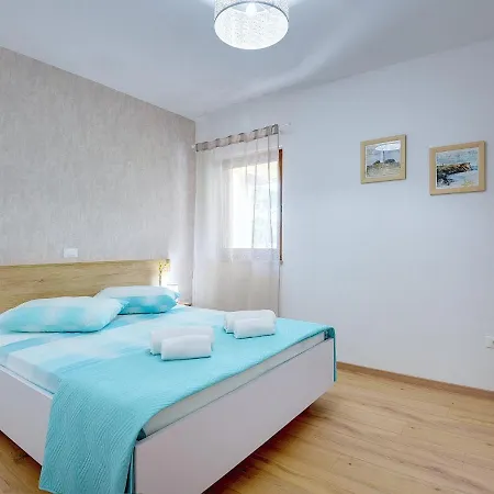 Spacious With Private Terrace And Garden