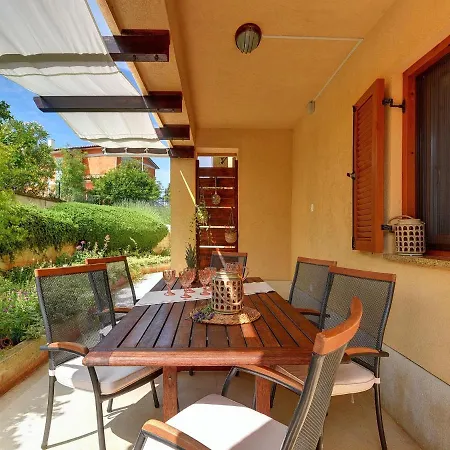 Apartment Spacious With Private Terrace And Garden Pula